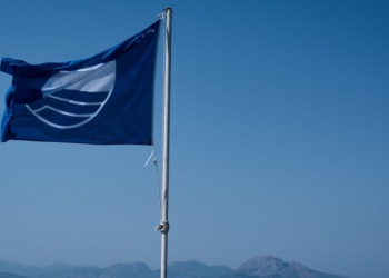 Αφαιρέθηκε η «Γαλάζια Σημαία» από 9 ελληνικές ακτές
