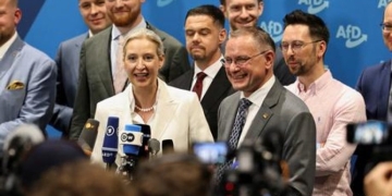 AfD: «Νέο λαϊκό κόμμα» ή διχασμός;