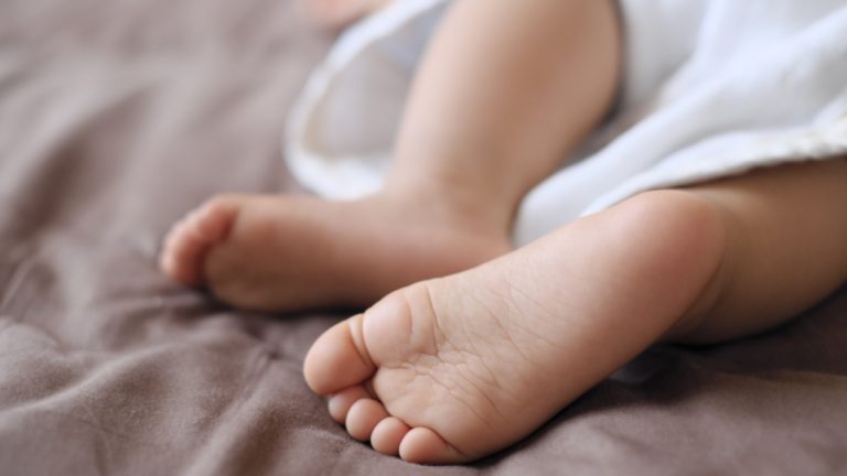 Αυστραλία: 34χρονη γέννησε πανομοιότυπα τετράδυμα με φυσική σύλληψη – Περίπτωση «μία στα 15 εκατομμύρια»