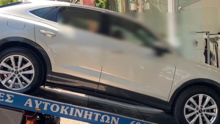 Αυτοκίνητο καρφώθηκε σε τζαμαρία καταστήματος στα Βριλήσσια- Δείτε βίντεο