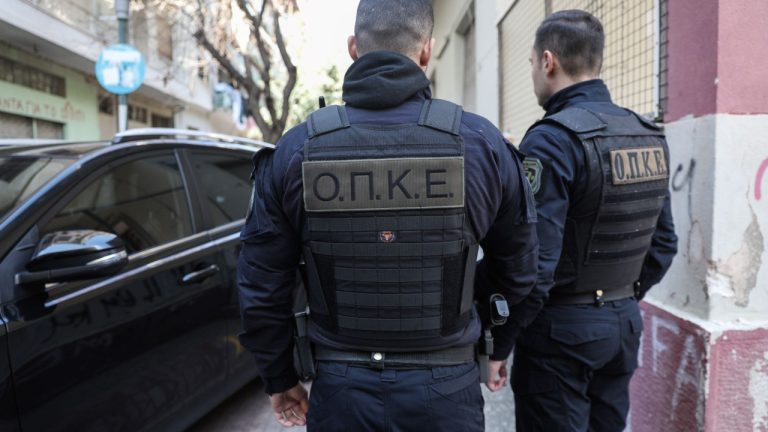 Άγρια καταδίωξη στο Άργος: Συνελήφθησαν 2 αστυνομικοί για πυροβολισμό οδηγού που προσπαθούσε να διαφύγει