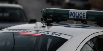 Άγρια συμπλοκή σε ξενοδοχείο της Πλάκας: Στο ΠΑΓΝΗ με συνοδεία αστυνομικών της ΕΛ.ΑΣ οι δύο τραυματίες