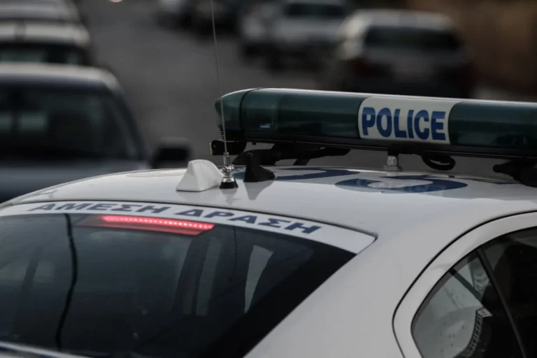 Άγρια συμπλοκή σε ξενοδοχείο της Πλάκας: Στο ΠΑΓΝΗ με συνοδεία αστυνομικών της ΕΛ.ΑΣ οι δύο τραυματίες