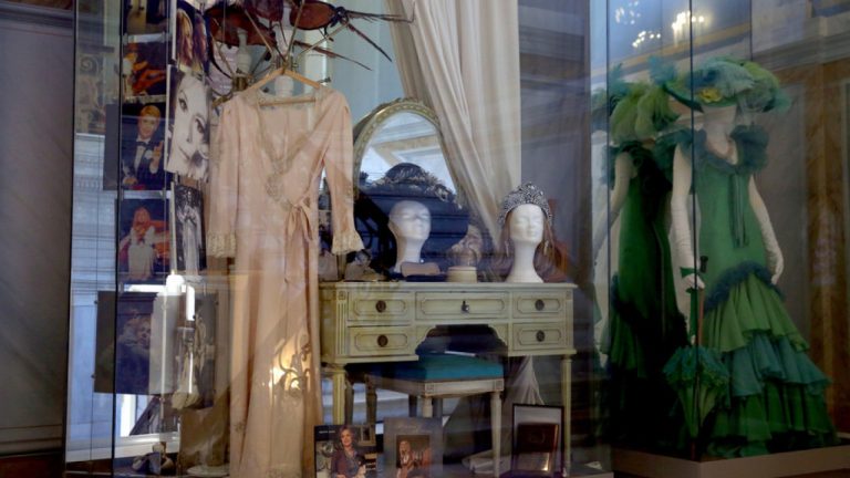Αλίκη Βουγιουκλάκη: Το καμαρίνι της βρίσκει μόνιμη θέση στο Δημοτικό Θέατρο Πειραιά