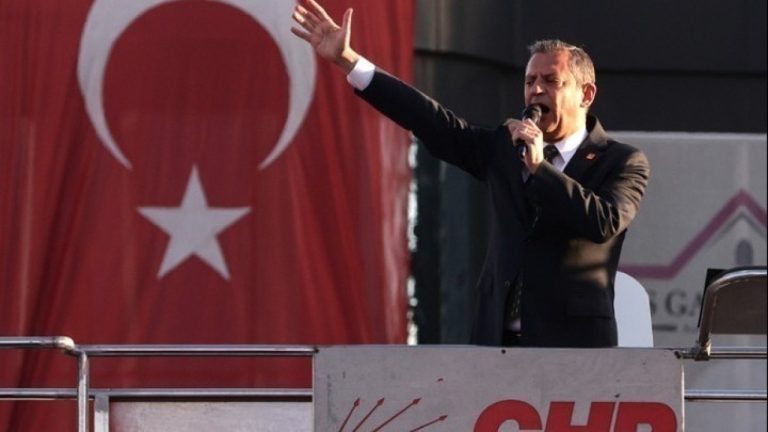 Ανασύνταξη ενάντια στον Ερντογάν στην Τουρκία: Ίδρυσε νέο κόμμα ο Οζέλ