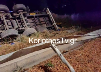 Ανατροπή νταλίκας στην Εθνική Οδό Αθηνών - Πατρών, στο ύψος του Ζευγολατιού - Νεκρός ο οδηγός που εγκλωβίστηκε