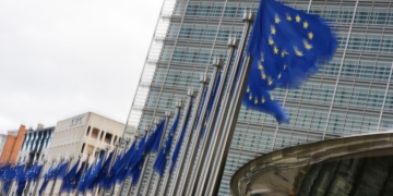 Απάντηση της ΕΕ στις απειλές Τραμπ σε Ισπανία: «Θα στηρίζουμε πάντα τα μέλη της»