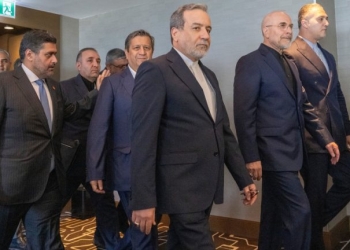 «Αποφασιστική» ανταπόδοση μετά τα νέα πλήγματα των ΗΠΑ, υπόσχεται το Ιράν