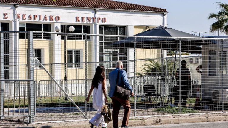 Απορρίφθηκαν τα αιτήματα αναβολής της δίκης των Τεμπών - Άρχισε η απαγγελία του κατηγορητηρίου