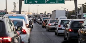 Άρχισε η μεγάλη έξοδος των αδειούχων - Αυξημένη κίνηση σε λιμάνια και εθνικές οδούς