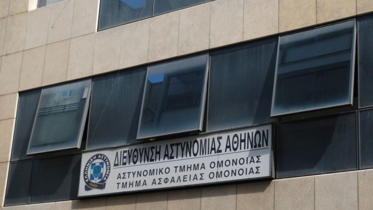 ΑΤ Ομόνοιας: Ένοχοι οι δύο αστυνομικοί για τον βιασμό της 19χρονης
