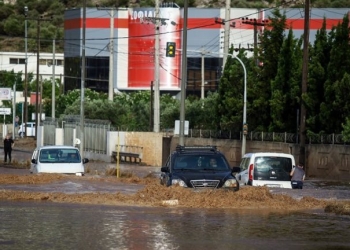 Μπαράζ κλήσεων στην Πυροσβεστική λόγω κακοκαιρίας: Πάνω από 900 συμβάντα σε Αττική, Στερεά Ελλάδα και Θεσσαλία