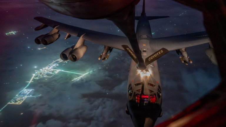 CENTCOM: Επλήγησαν περισσότεροι από «80 στόχοι με πυρομαχικά ακριβείας» στο Ιράν