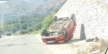 Χανιά: Αυτοκίνητο «τούμπαρε» στην είσοδο χωριού