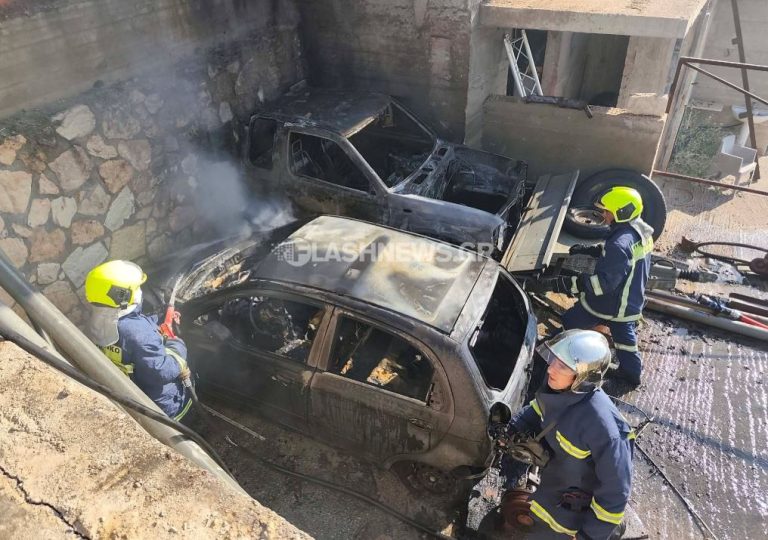 Χανιά: Παρανάλωμα του πυρός δύο αυτοκίνητα