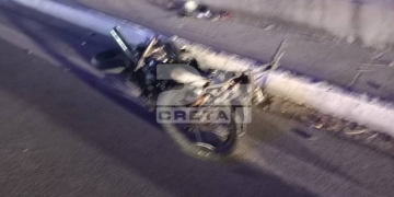 Χανιά: Σοβαρό τροχαίο στο Koλυμβάρι – Έπεσε με τη μηχανή σε σταθμευμένο όχημα!