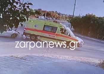 Χανιά: Συγκλονιστικό βίντεο από τη στιγμή που τουμπάρει ασθενοφόρο μετά τη σύγκρουση με ΙΧ