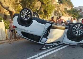 Χανιά: Τροχαίο στον Καλαθά – Τούμπαρε αυτοκίνητο, στο νοσοκομείο ο οδηγός
