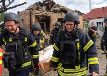 Δέκα νεκροί από ρωσικές και ουκρανικές επιθέσεις