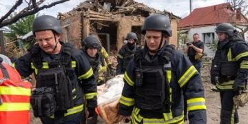 Δέκα νεκροί από ρωσικές και ουκρανικές επιθέσεις