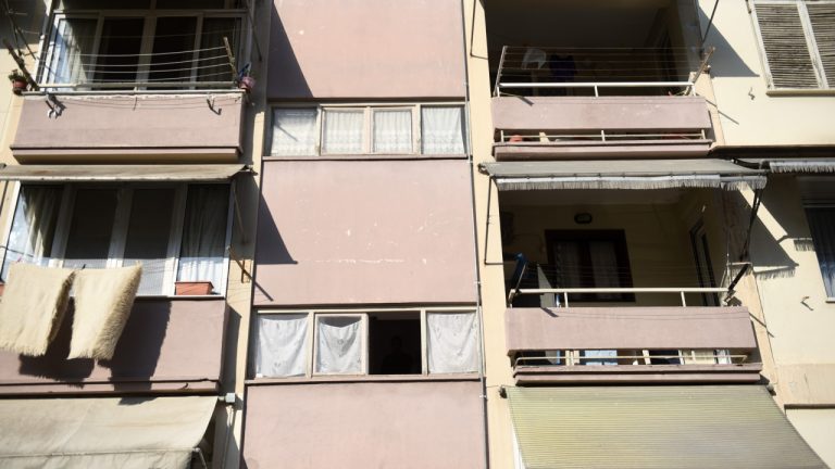 Δικαστική απόφαση βάζει όρια στα Airbnb στις πολυκατοικίες