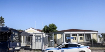Δίκη για τα Τέμπη: Διορίστηκαν οι συνήγοροι για τον κατηγορούμενο - Για την Τρίτη διέκοψε το δικαστήριο