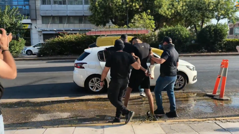 Δολοφονία Σταύρου Γεωργίου: Στην Ευελπίδων οδηγείται ο 28χρονος κατηγορούμενος - Δείτε βίντεο