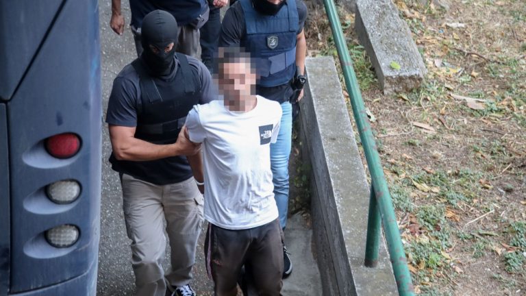 Δολοφονία Βάγιας Νέστορα: Προφυλακίστηκε και ο 25χρονος - Ένταση έξω από το δικαστικό μέγαρο - Δείτε βίντεο