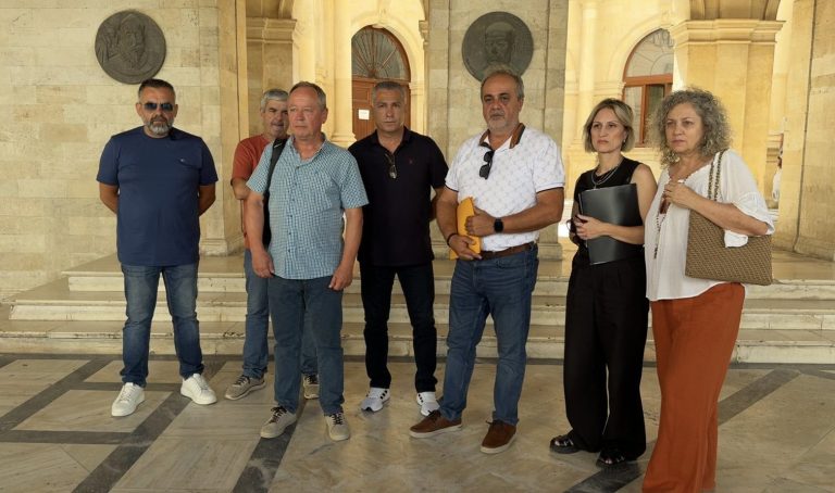 Δομή μεταναστών στους Αθανάτους: Ζητoύν κοινό μέτωπο με τον δήμο οι κάτοικοι