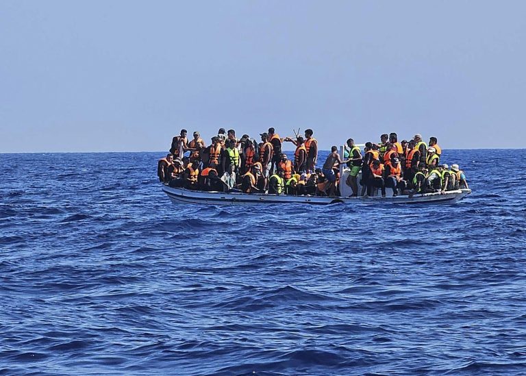 Δύο νέες «καραβιές» μεταναστών νότια του Ηρακλείου