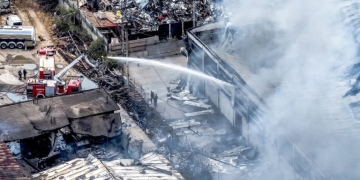 Δύο συλλήψεις για τη φωτιά και την έκρηξη στον Ασπρόπυργο - Οι θερμές εργασίες και το βυτιοφόρο με το προπάνιο