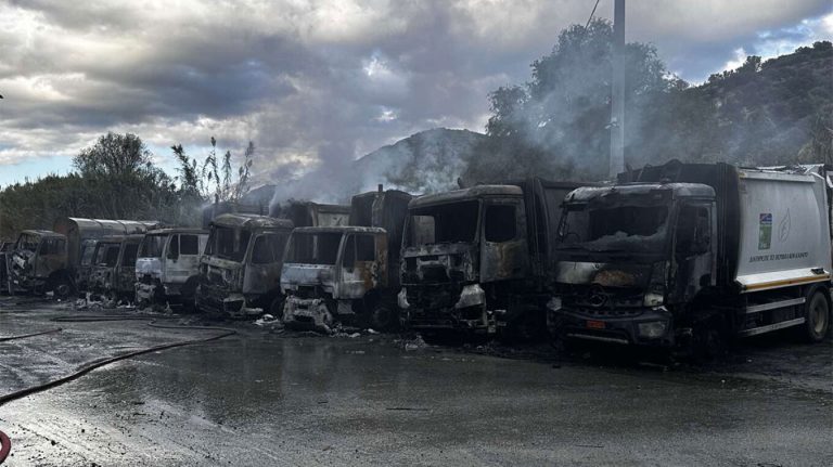 Εμπρησμός απορριματοφόρων στον Δήμο Μαλεβιζίου: Γιατί έμεινε ελεύθερος ο 46χρονος επιχειρηματίας