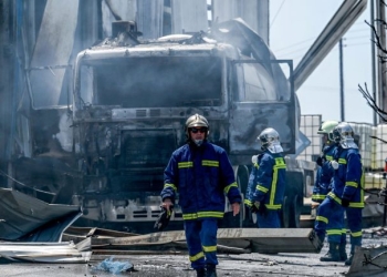 Έκρηξη σε εργοστάσιο στα Εξαμίλια: «Έγινε μία τρομερή έκρηξη και δυστυχώς έχασε τη ζωή του ένας 25χρονος»