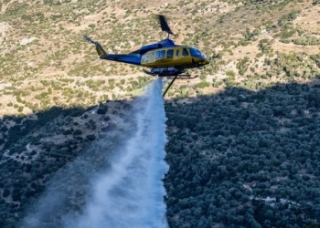 Ενισχύθηκαν οι δυνάμεις στη φωτιά σε αγροτοδασική έκταση στο Αδάμι στην Αργολίδα - Σηκώθηκαν 12 εναέρια