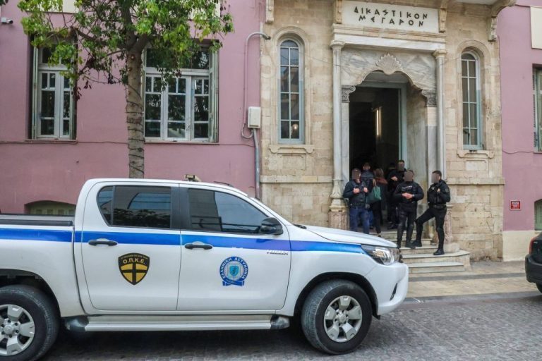 Ένταση στα Δικαστήρια Ηρακλείου για την υπόθεση Δασκαλάκη – Στο εδώλιο κατηγορούμενος για δολιοφθορά σε κτήμα συγγενών των προφυλακισμένων