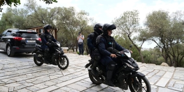 Επίθεση με μαχαίρι στην Ακρόπολη - Δύο Αμερικανοί τουρίστες τραυματίες