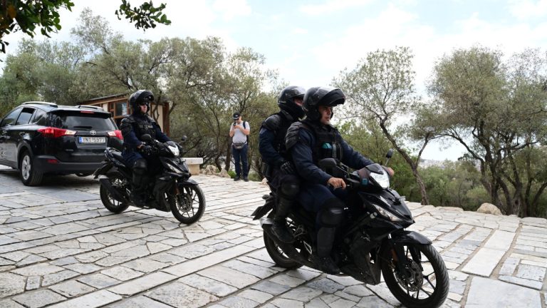 Επίθεση με μαχαίρι στην Ακρόπολη - Δύο Αμερικανοί τουρίστες τραυματίες