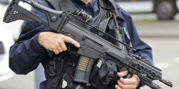 Επίθεση με μαχαίρι στο Παρίσι: Σε ψυχιατρείο οδηγήθηκε ο συλληφθείς