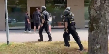 Επίθεση σε σχολείο στη Βαυαρία: Ο 16χρονος που συνελήφθη τραυμάτισε δύο μαθήτριες με μαχαίρι - Βίντεο