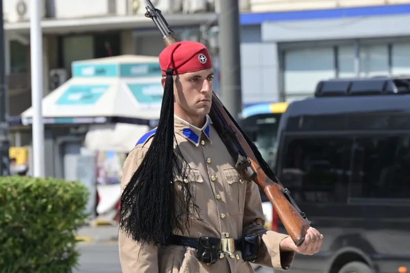 Εύζωνες στο καύσωνα