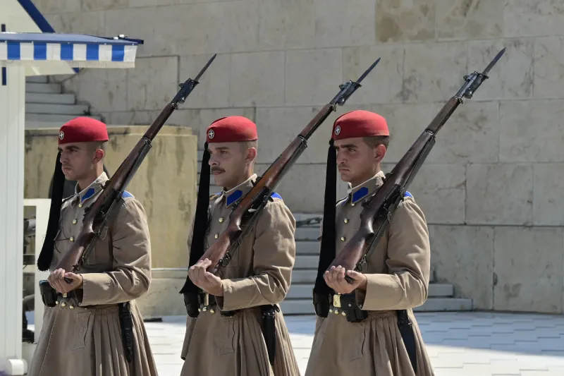 Εύζωνες στο καύσωνα