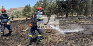 Φωτιά κοντά στις αρχαιότητες της Κνωσού – Εκκενώθηκε ο αρχαιολογικός χώρος (βίντεο & φωτογραφίες)