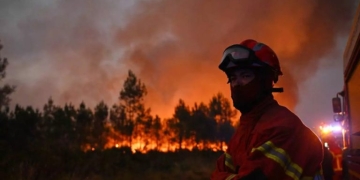 Γαλλία και Ισπανία αντιμέτωπες με τις φλόγες: Οι τελευταίες εξελίξεις από τα πύρινα μέτωπα