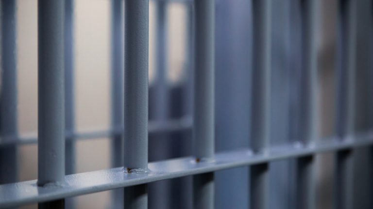 Γαλλία: Κάθειρξη 27 ετών σε έναν 53χρονο που σκότωσε και διαμέλισε το πτώμα της συζύγου του