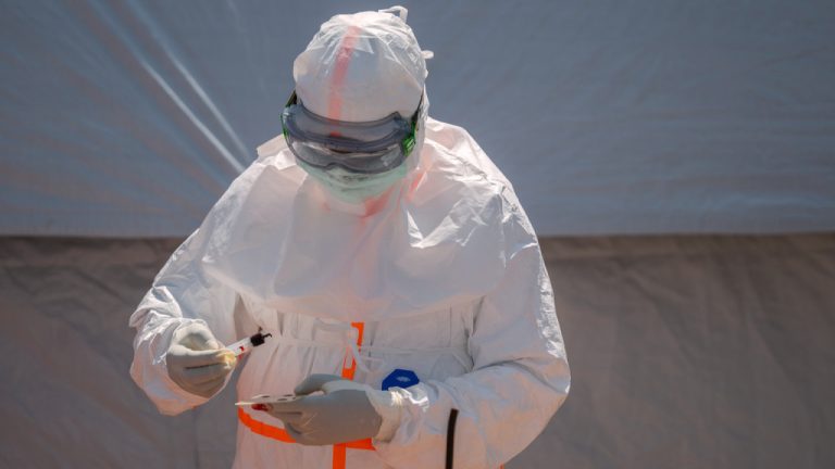 Γαλλία: Όμιλος της Σιγκαπούρης θα αναπτύξει το πιο ελπιδοφόρο εμβόλιο κατά του Έμπολα