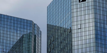Γερμανία: 'Έφοδος στα γραφεία της Deutsche Bank στο πλαίσιο της έρευνας για το σκάνδαλο cum-cum
