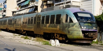 Hellenic Train: Αποκαταστάθηκε η κυκλοφορία στον Προαστιακό στο τμήμα Πειραιάς – Κάτω Αχαρνές μετά από πυρκαγιά