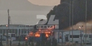 Hράκλειο: Αναστάτωση στο αεροδρόμιο – Στις φλόγες λεωφορείο