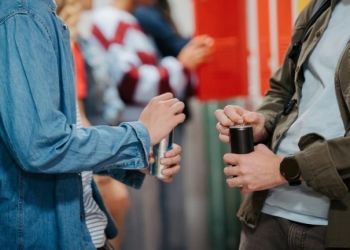 Η Αγγλία απαγορεύει τα ενεργειακά ποτά σε παιδιά κάτω των 16 ετών από τον Απρίλιο
