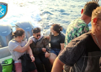 Η δραματική επιχείρηση του Λιμενικού για τη διάσωση πολιτών στον Άγιο Παύλο Ρεθύμνου - Δείτε βίντεο